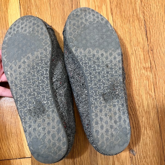 Toms Slip Ons - Picture 6 of 7